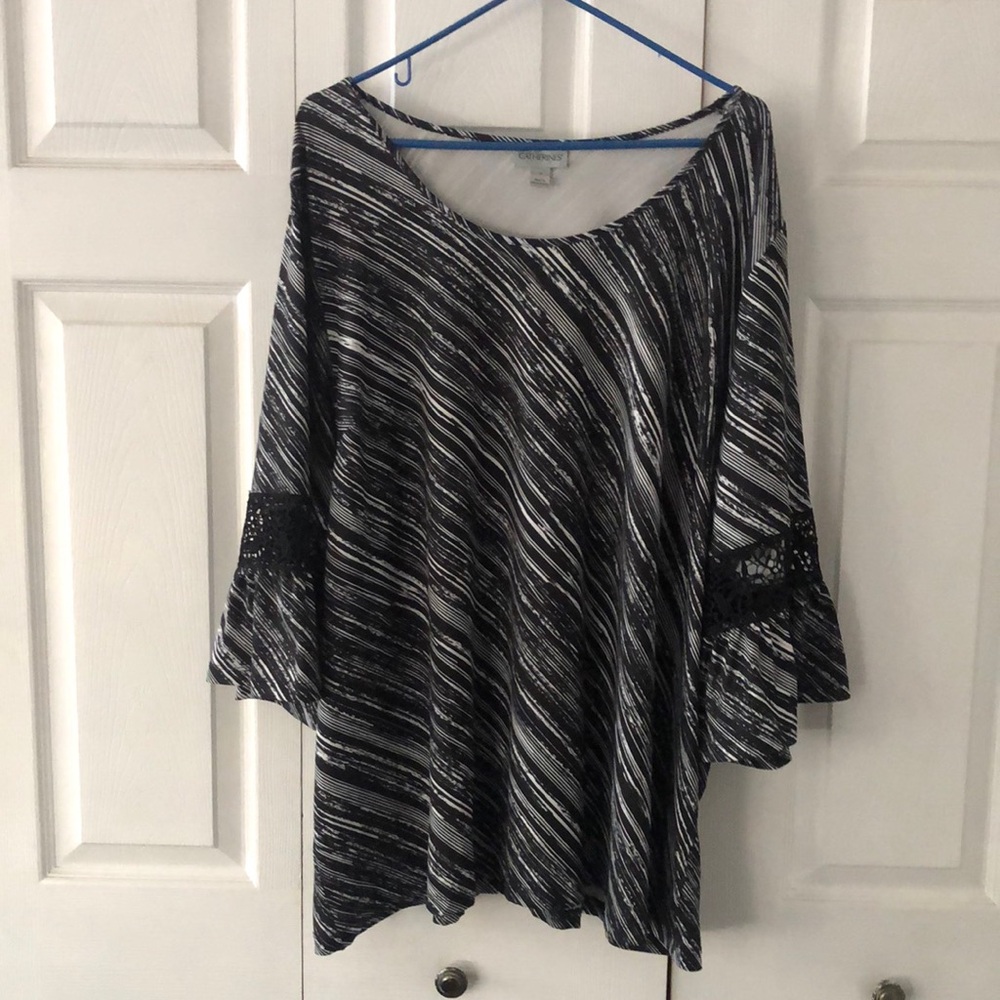 Plus size Black with white stripes and crocheted sleeves
